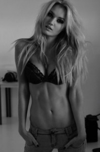Daily Abspiration Hot Chicks Hot Abs Colorless Skin